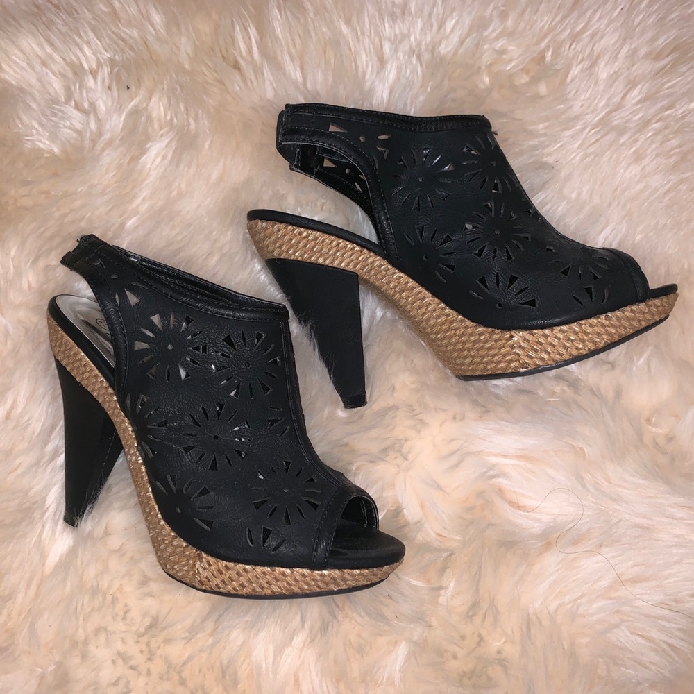 Brand NEW! Size 7.5!